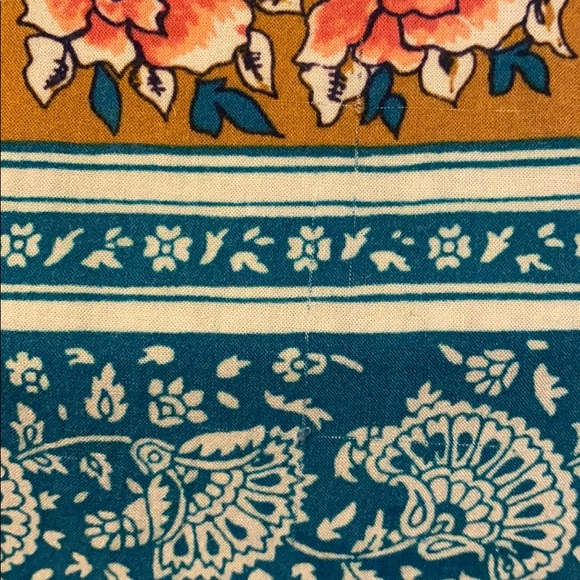 Unique patterned tunic - Picture 7 of 8